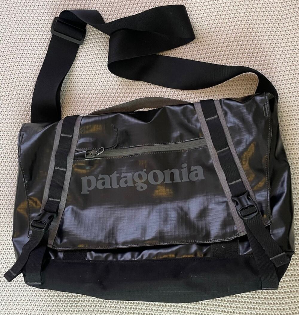Patagonia Black Hole Messenger Bag Black Laptop Lightweight